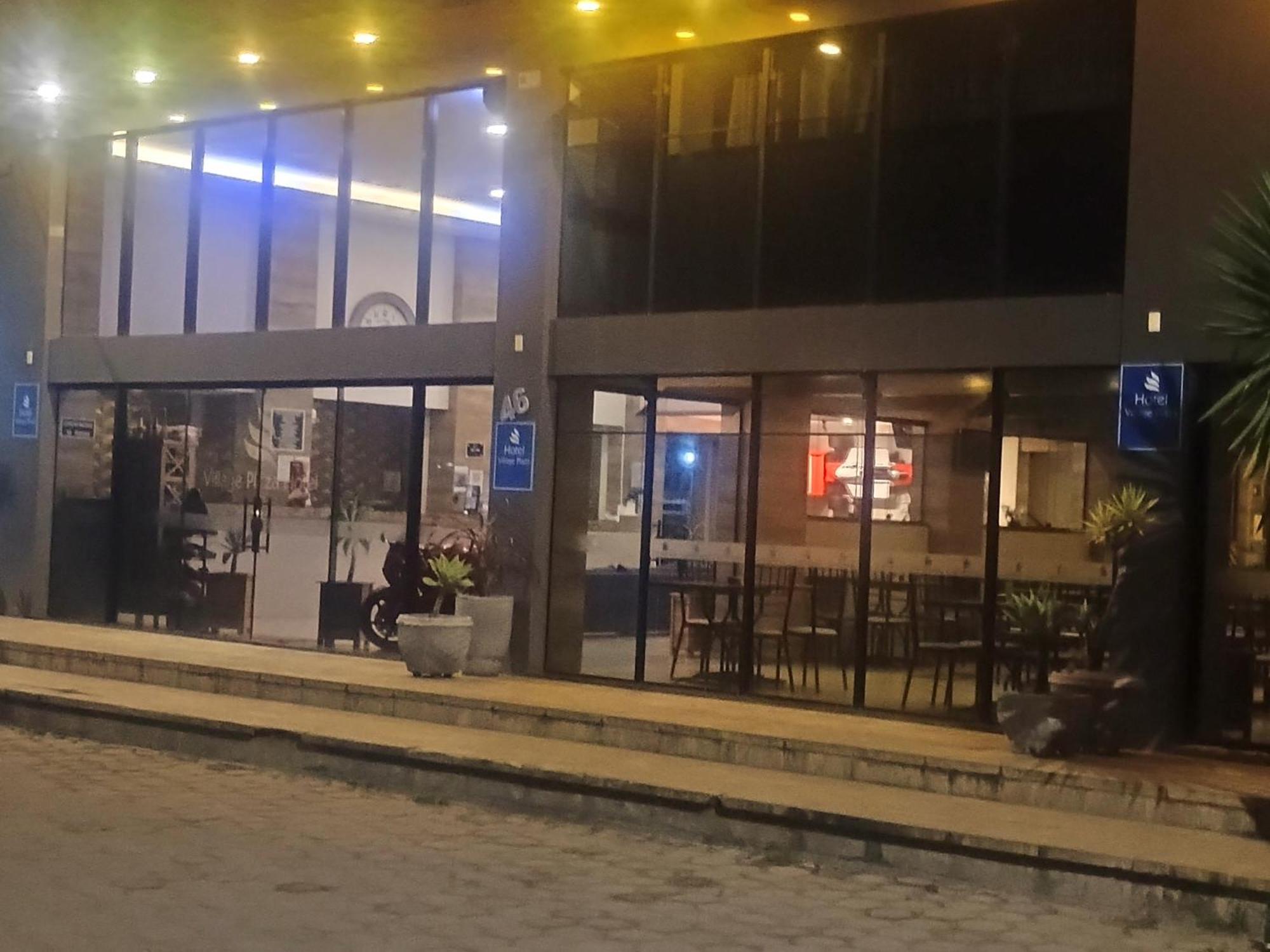 Village Plaza Hotel Barbacena Bagian luar foto
